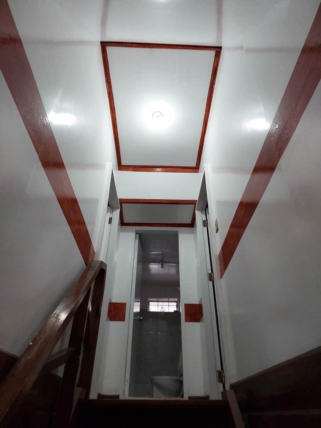 2nd floor hallway & bathroom access
