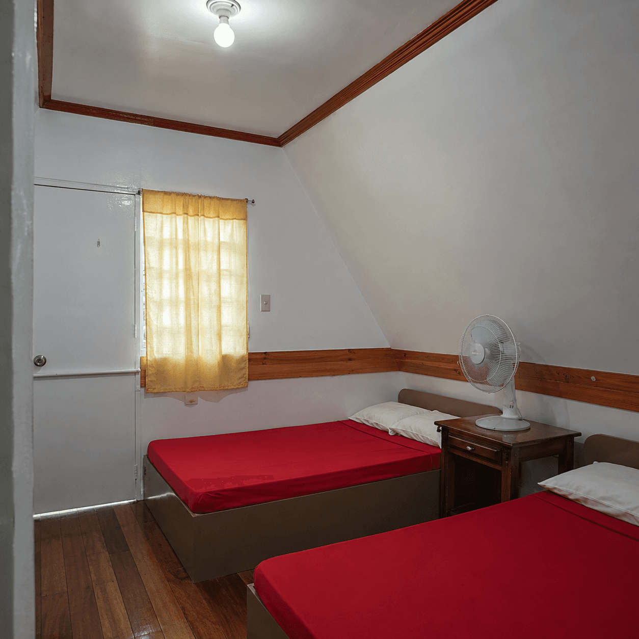Cozy Attic Twin Room